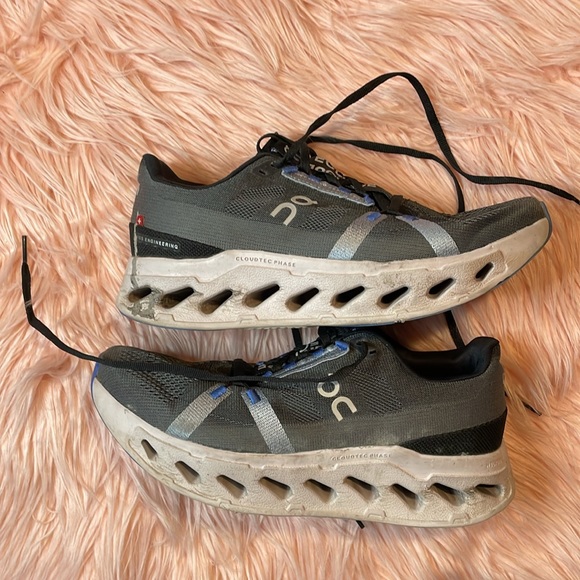 On Clounds On Running Woman Gray Tennis Shoe Size 9.5 - Picture 5 of 9